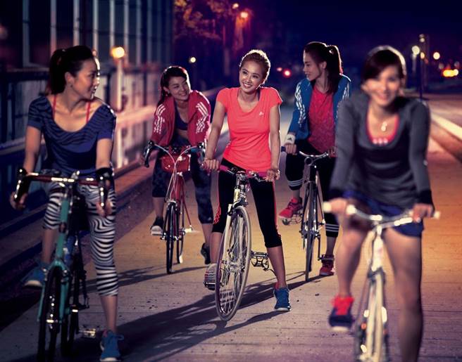騎腳踏車因人而異有不同的方式(圖/fashion.chinayes)
