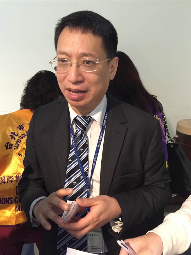 台大醫師呂立長期協助受虐兒，講到孩子受虐慘狀，總是語帶哽咽。（廖珮妤攝）