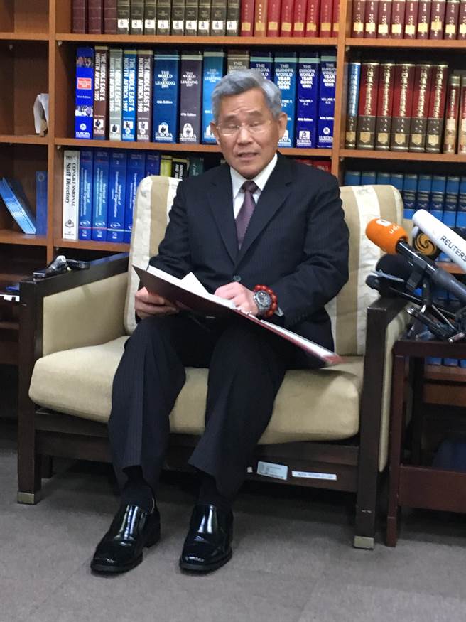 外交部國際組織司司長徐佩勇19日表示，已透過陸委會向大陸表達嚴正抗議；同時，外館代表處分別向比利時政府及經濟合作與發展組織（OECD）以口頭及書面表達嚴正抗議。（陳建瑜攝）