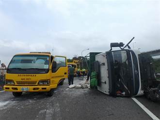 拖板車翻覆 國道新竹系統南下匝道短暫封閉