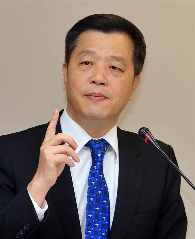 针对年资1年以上的打工族，超过5成没有特休假，劳动部长陈雄文（图）坦承有许多业者没有落实要求，会加强劳动检查。（刘宗龙摄）