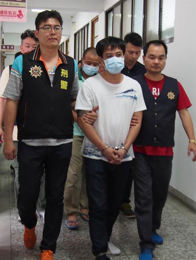 彰化北斗警分局将涉嫌组织暴力讨债集团的罗民政等人拘提到案。(钟武达摄)