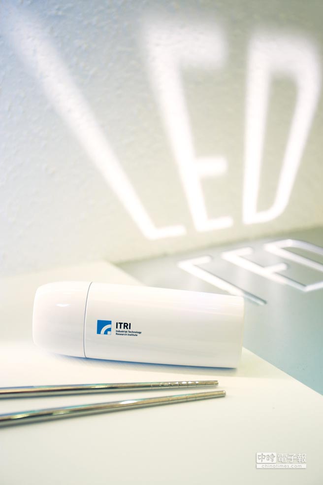 工研院創新研發的「筷潔菌」，運用LED只要90秒就能把細菌殺光。圖／工研院提供