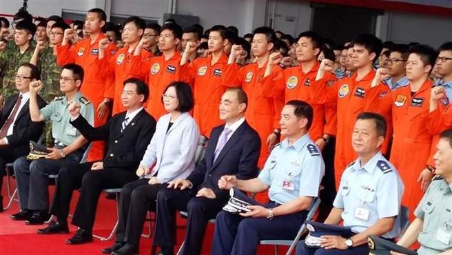 蔡英文總統視導花蓮空軍基地。(崔慈悌攝)