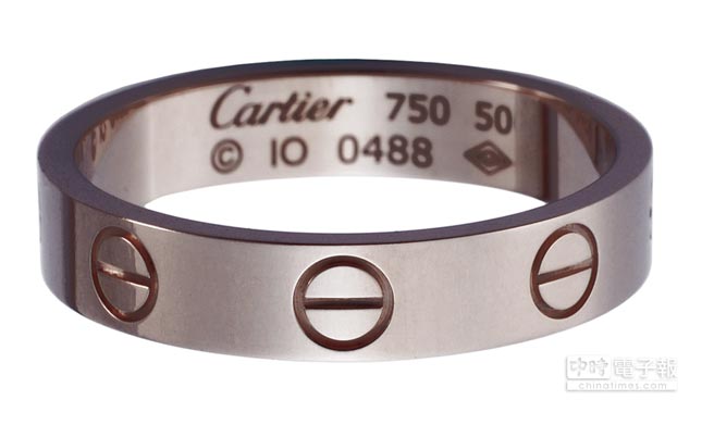 卡地亞LOVE系列白K金窄版戒指，3萬6800元。⊙圖片提供／BOUCHERON、寶格麗BVLGARI、卡地亞Cartier、Gucci、Tiffany