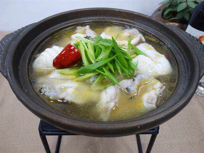 藤椒酸菜魚呈現川菜的鮮、香、辣、麻等烹飪技藝。（昇恆昌提供）