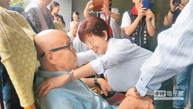 撫慰老榮民洪秀柱訪八德榮家 地方新聞 中國時報