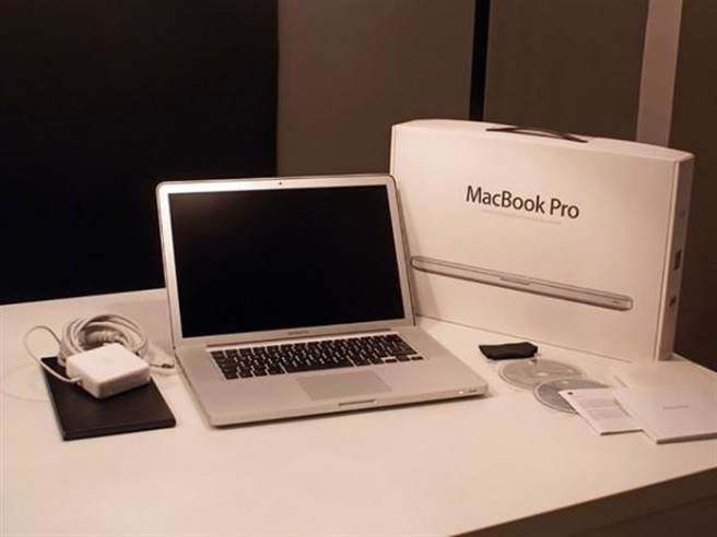 經典產品─MacBook Pro在2009年發表。(圖／翻攝騰訊）