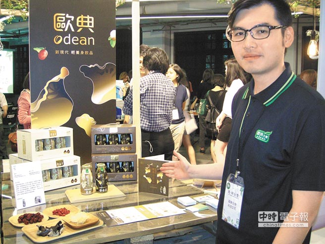 最初以台灣果汁打進大陸市場的歐典生技，為外銷大陸的黑白木耳換新包裝，希望改變品牌印象。（記者梁雅雯攝）