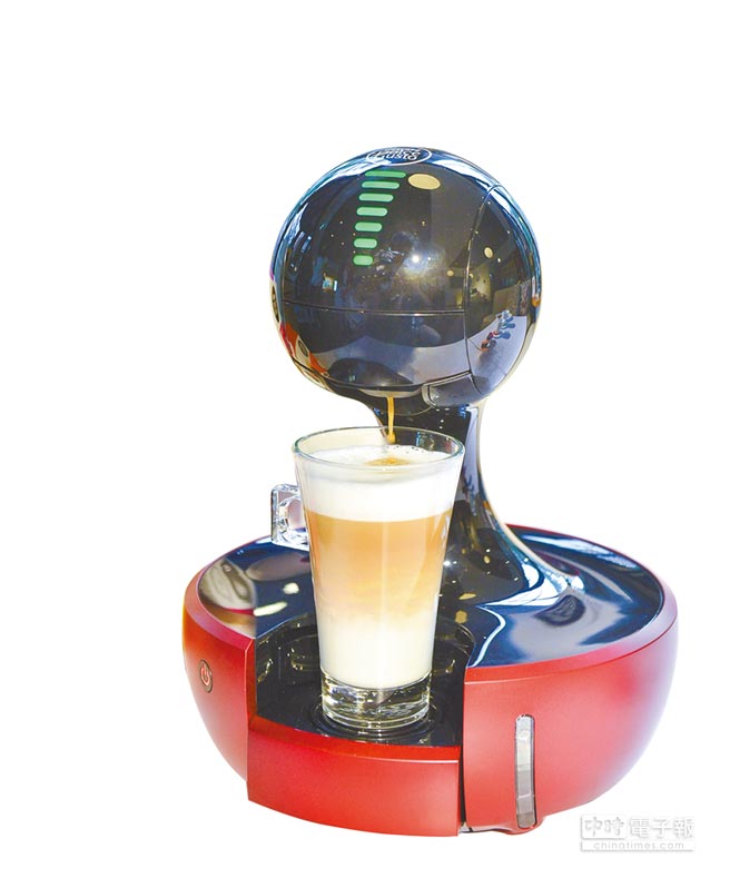 NESCAFE Dolce Gusto雀巢膠囊咖啡機Drop，最新的全球首見七段式觸控水量的設計，操作全自動咖啡機更直覺，流線設計，讓咖啡機也是生活中的藝術品，6599元。