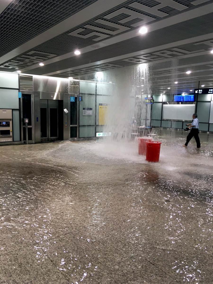 桃機捷運a13站水管破裂水淹第二航廈地下二樓 焦點 集團連線報導