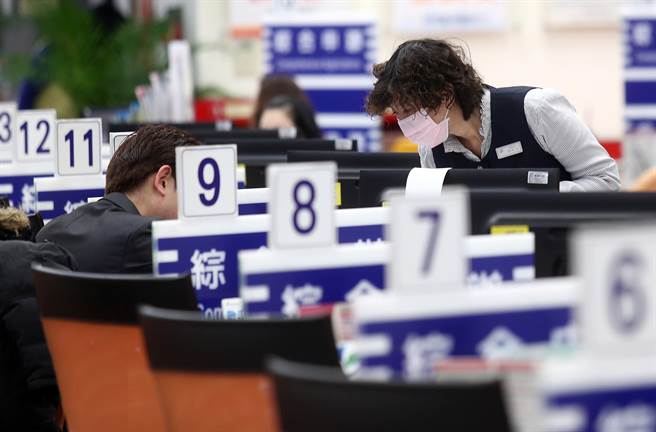 勞動部今公告廢除「台內勞字第398001號函釋」，8月起勞工連上7天班就違法。(中時資料照)