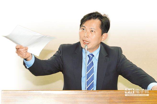 時代力量立委黃國昌與妻子名下共有23筆不動產，存款、負債都超過千萬元。（黃世麒攝）