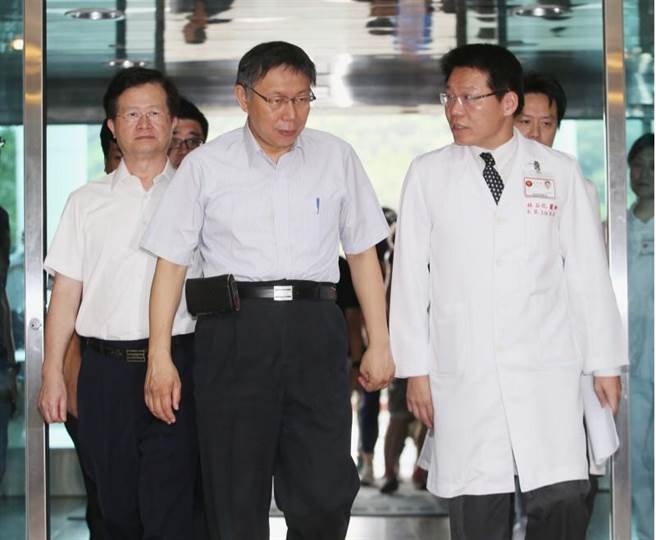 柯文哲表示「就算是医师诊断，也没有百分之百的准确」，不认为气象局预报失准。(陈怡诚摄)