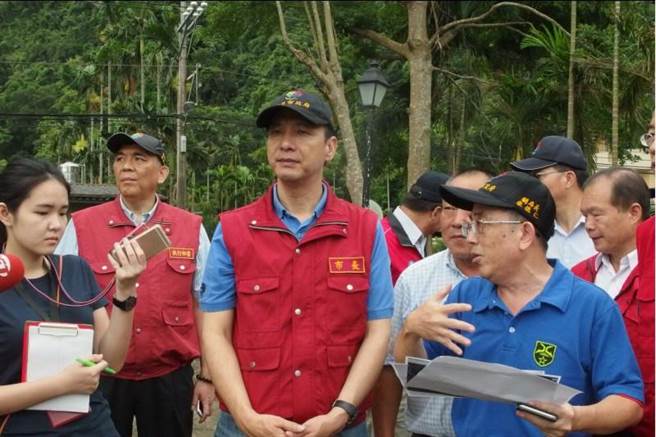 朱立伦质疑颱风预报不准。（苏俞璇摄）