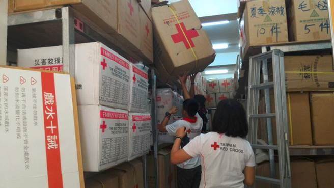 中華民國紅十字會為此次受創的台東，進行物資補給。（圖／翻攝自中華民國紅十字會臉書）