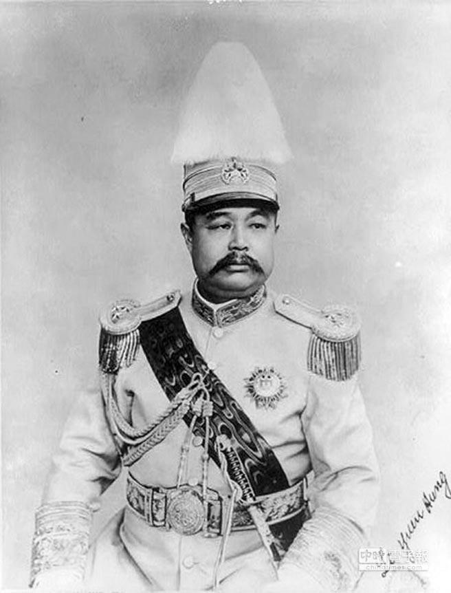 黎元洪以副总统兼湖北督军、参谋总长、参政院长。（取自网路）