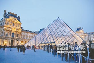 羅浮宮玻璃金字塔 2年改造竣工