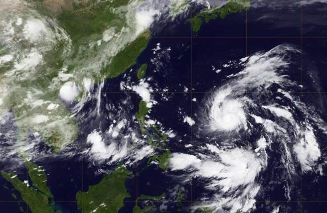 颱風尼伯特（NEPARTAK），5日2時的中心位置位於北緯 14.4 度，東經 138.3 度處，以每小時28轉32公里速度，向西北西進行。（圖翻攝自高知大學氣象情報頁）