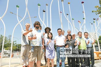 地景藝術節 30日揭幕 竹市轉運站…花蕊成燈 人像映牆