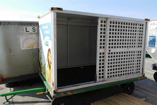 根據資深報關人員指出，其實運送動物裝櫃一定要使用有通氣設備的貨櫃，長榮有很多這種專門運送動物的專用櫃。（陳麒全翻攝）