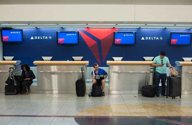 美國亞特蘭大市8日凌晨停電，造成達美航空（Delta Air Lines）公司電腦系統全面停擺，導致大部分航班延遲或取消，全球數以萬計乘客受到影響。(美聯社)