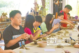 西林國小 教陶藝傳族群文化