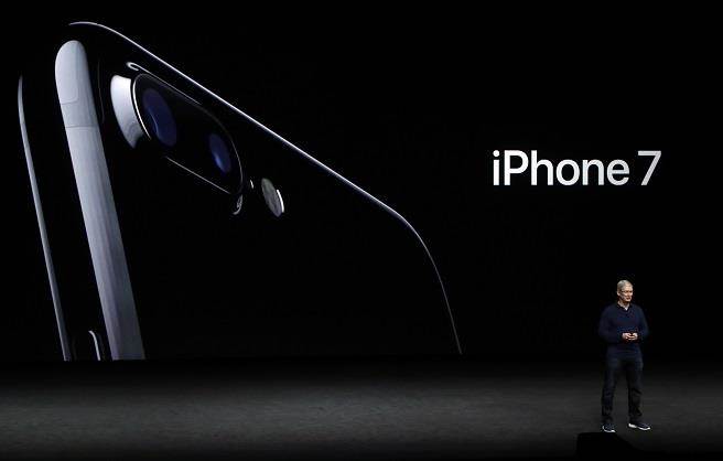 iPhone 7成為安兔兔跑分王，總分突破17萬。（美聯社）