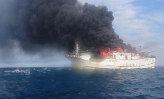 漁船「嘉財發6號」後壁湖外海起火 6人跳海逃生