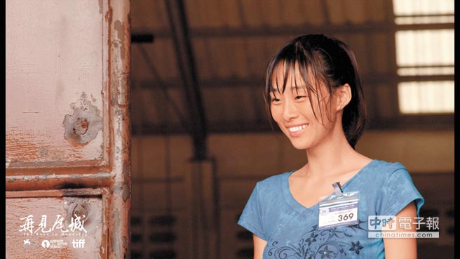 吳可熙飾演偷渡到泰國打工的緬甸人，讓她不只要會洗碗還要會當地語言。