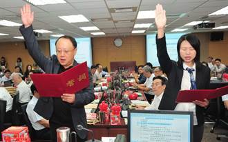 高雄新任副市長史哲和勞工局長鄭素玲宣誓就職