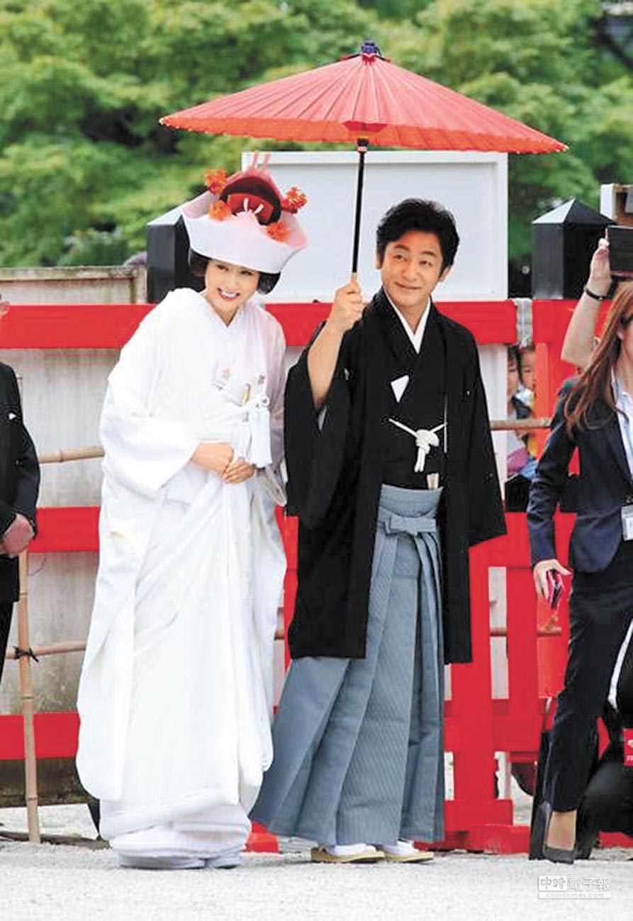 藤原紀香高調二嫁 黑崎娘娘 世遺神社辦婚禮逾800人圍觀 娛樂新聞 中國時報