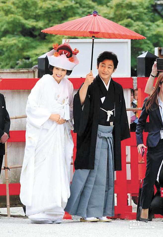 藤原紀香高調二嫁 黑崎娘娘 世遺神社辦婚禮逾800人圍觀 娛樂 中國時報