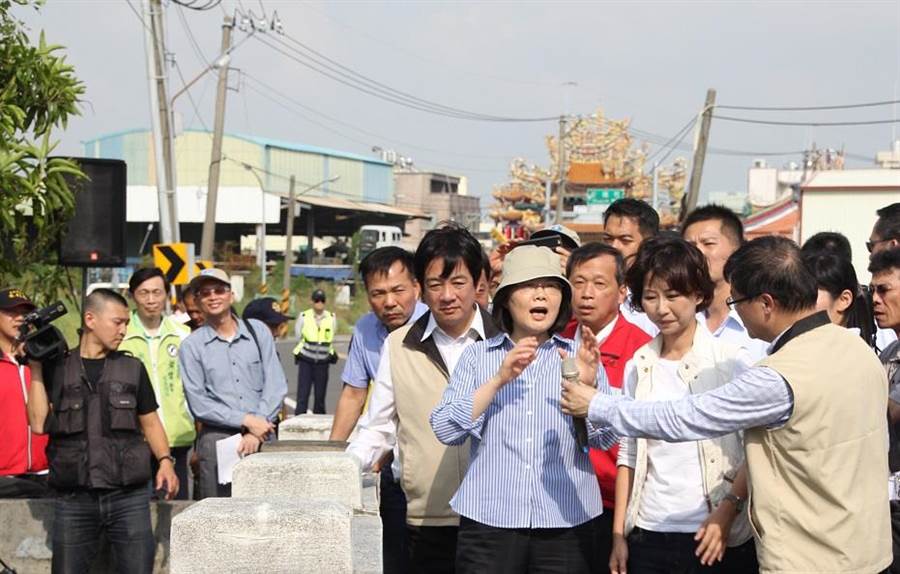 蔡英文视察安南区 灾民高喊「我们快死了」 - 政治 - 中时