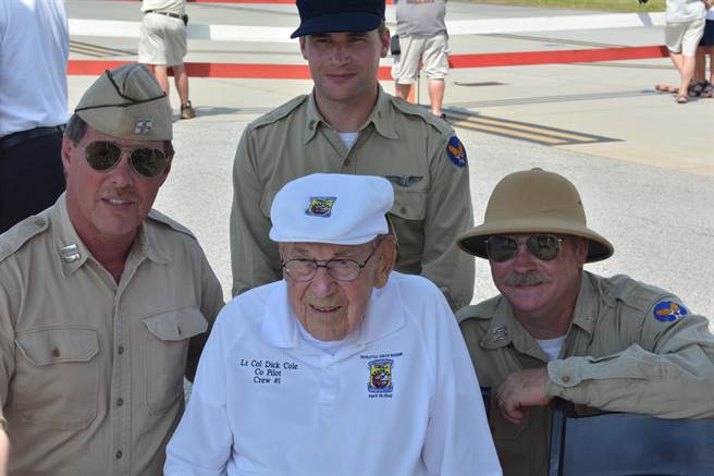 如今已高龄101岁的科尔，仍是美国家喻户晓的英雄。（许剑虹摄）