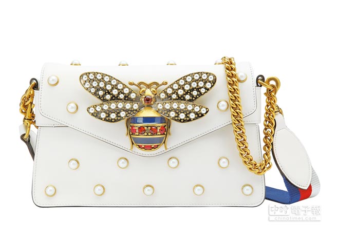 GUCCI Broadway珍珠與蜜蜂裝飾鍊帶包，9萬5700元。