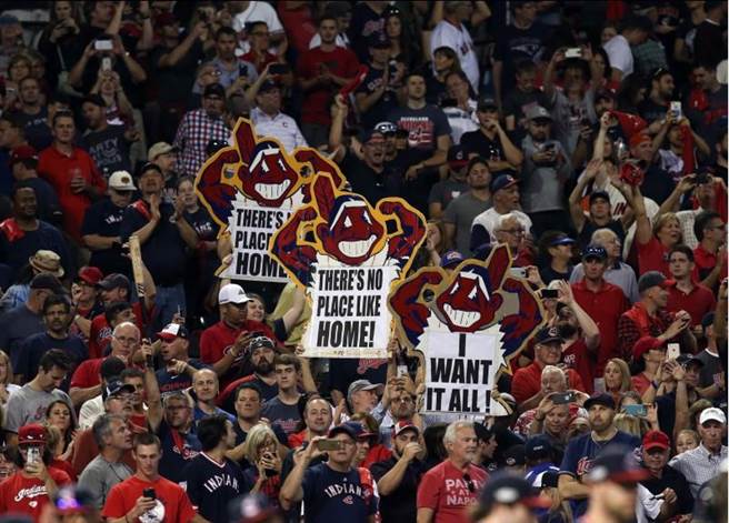 印地安人的着名队徽「酋长瓦胡」遭指种族歧视。(美联社资料照)