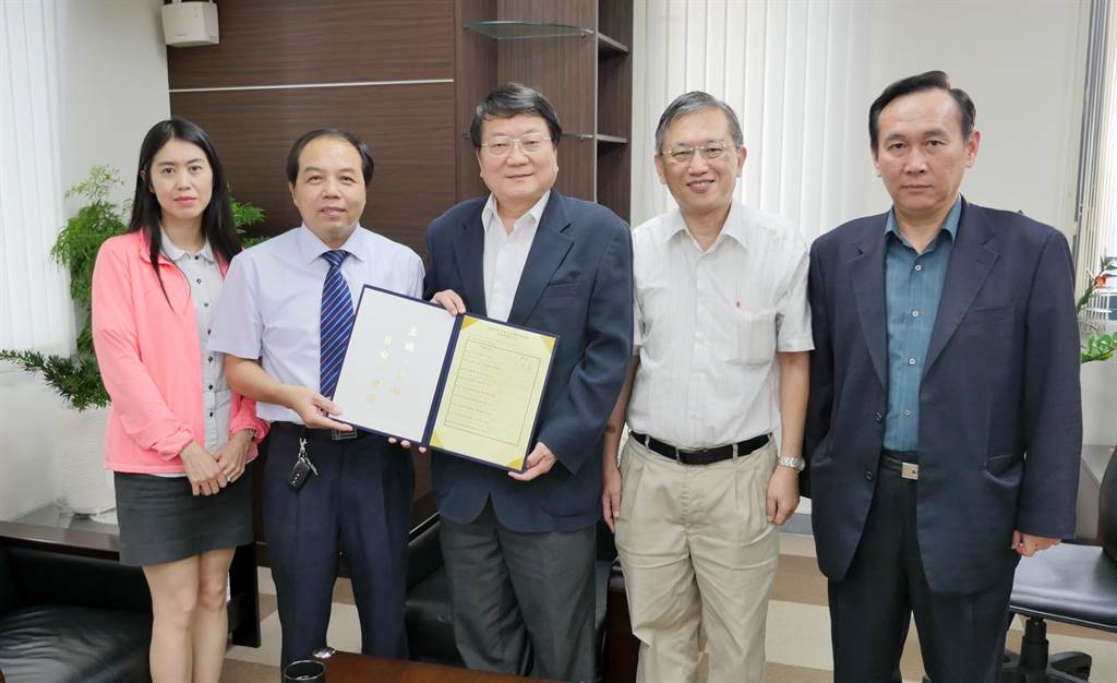 桃苗豐田子公司副董開南圓讀書夢捐車回饋 生活 中時 桃苗豐田子公司副董開南圓讀書夢捐車回饋 生活 中時