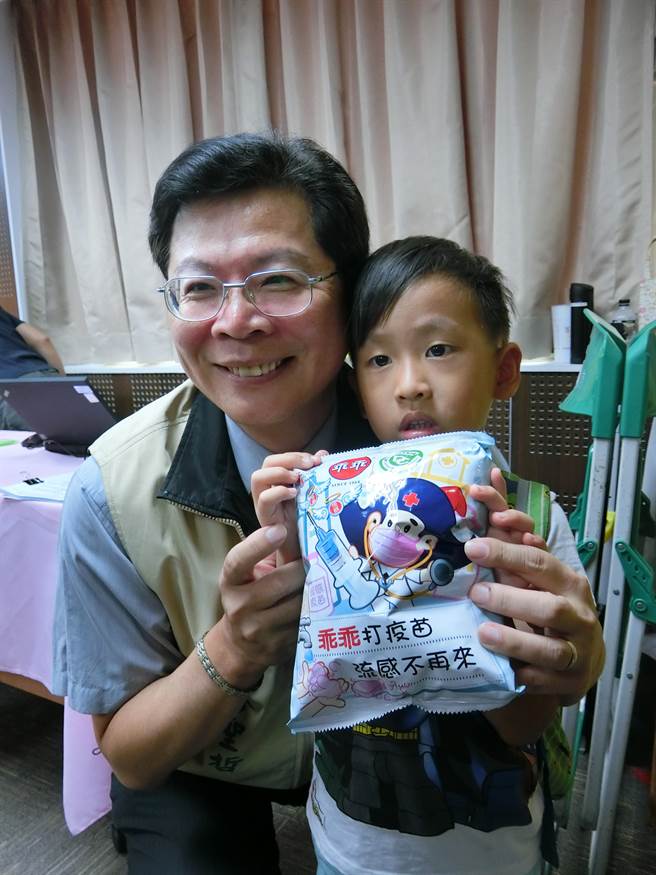 限量版特製乖乖超吸睛。(曹婷婷攝)