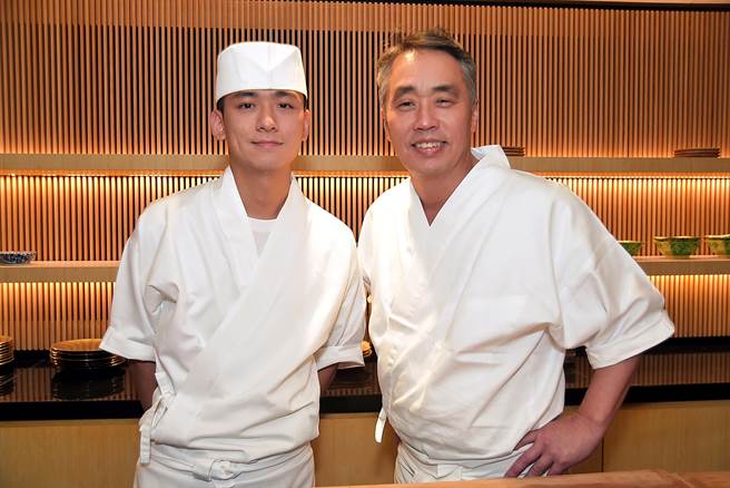 神田裕行(右)主持的餐廳已連續9年在《東京米其林指南》中得到3星肯定，是亞洲擁有最多米其林星星的主廚。(圖／姚舜攝)