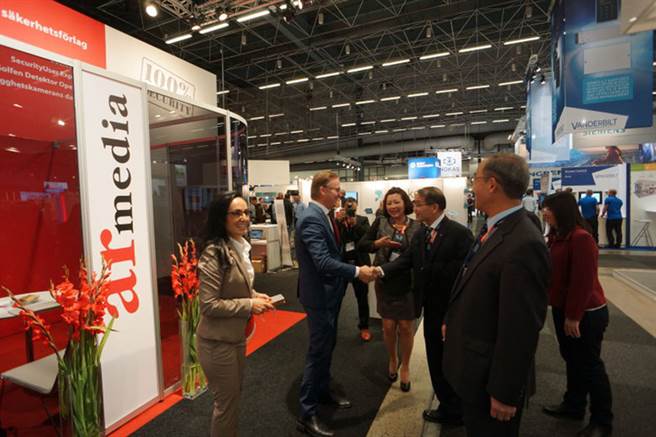 「台灣安全設備與服務產業協會」組團赴瑞典，參加25至27日舉行的「北歐國際安防、工業安全及消防科技大展（SKYDD 2016）」這是北歐安防科技產業的最大展會。（駐瑞典代表處提供）中央社  105年10月27日