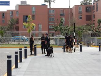 APEC場內外戒備 防暴犬盾牌警察隨處可見