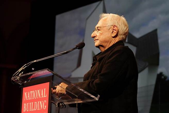 後現代建築大師法蘭克·蓋瑞也入選本次得獎名單。（圖/National Building Museum）