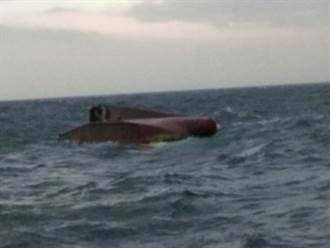 基隆漁船翻覆7失蹤 海巡加派船艇搜救
