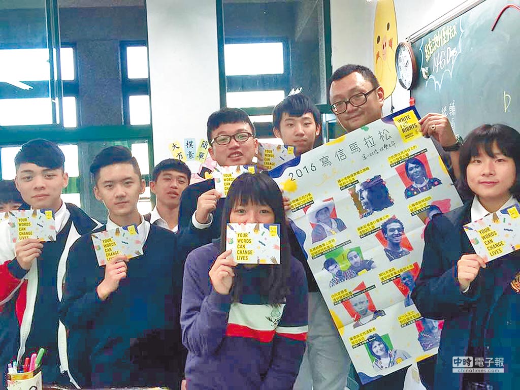 學生寫明信片聲援人權- 地方新聞- 中國時報