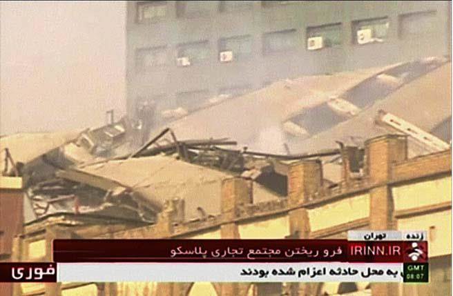 伊朗德黑蘭高樓火警後倒塌。（圖／美聯社）