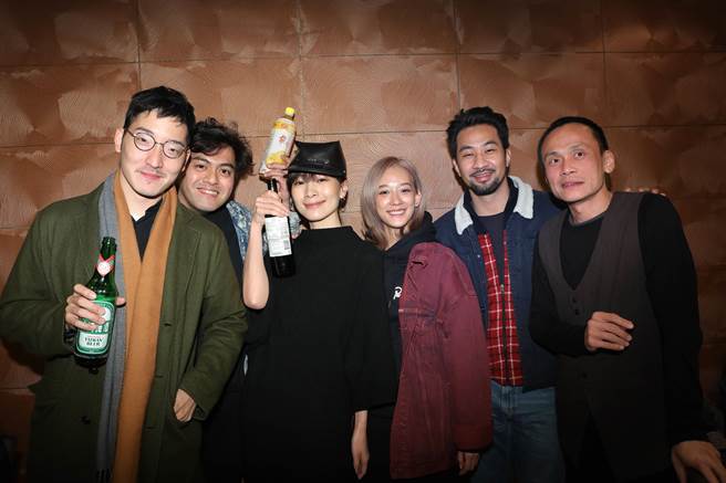 《麻醉风暴2》杀青酒。（公视）