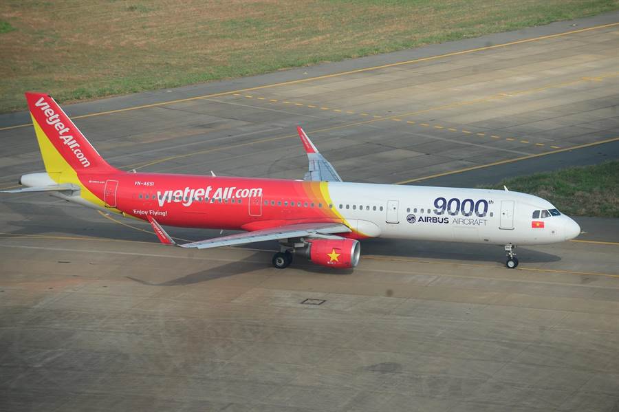 Enjoy fly. Vietjet Airbus 330.