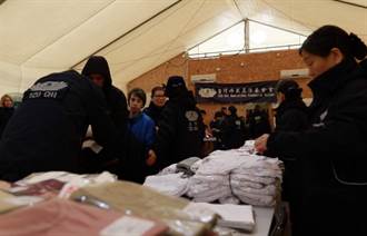 慈濟海外援助國際難民  發放飲食衣物