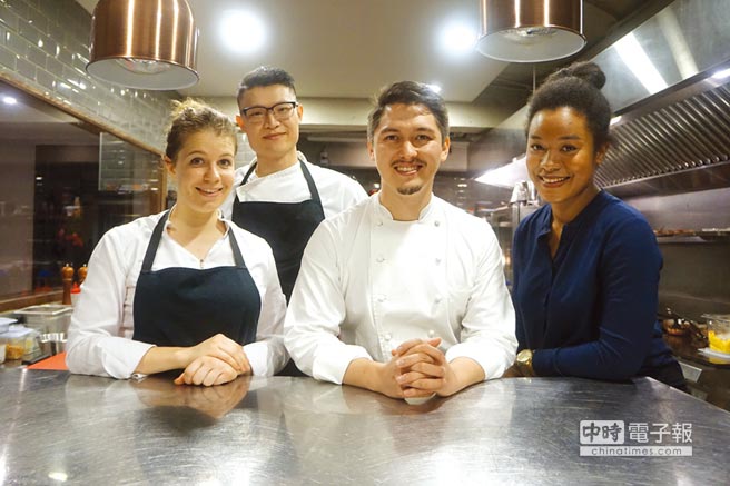 侯昱瑋(Cyril Hou)和〈Origines table francaise〉的團隊成員對食物都充滿熱情，且烹調料理一絲不苟。圖／姚舜